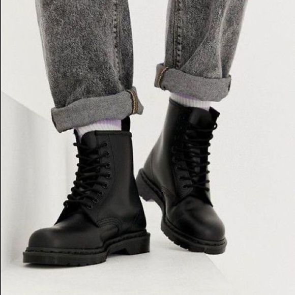 mono smooth dr martens